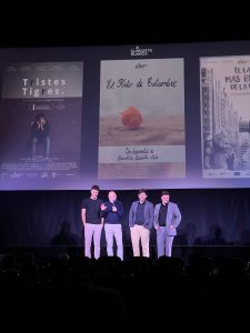 Equipo Claqueta Blanca sobre el escenario